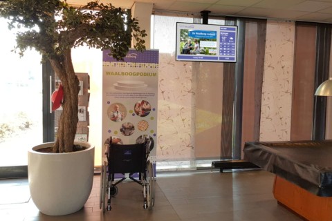 Screen in restaurant